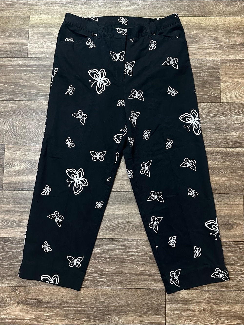 Easy spirit black cropped pants with embroidered butterflies Sz 14 2000s Y2K